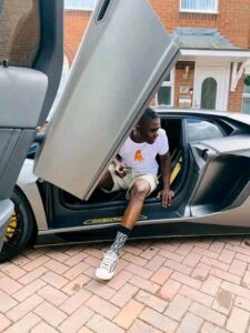 Marvelous Nakamba Shows off luxurious vehicle 