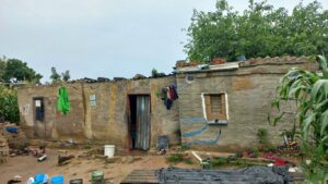 House in Epworth Harare collapsing 