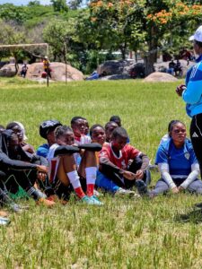 Scottland FC players and management paying tribute to Evelyn Kujinga