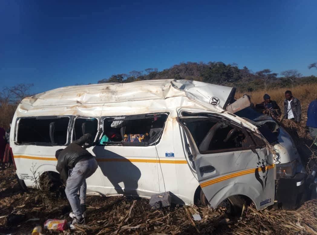 Kombi Overturns Killing Three People