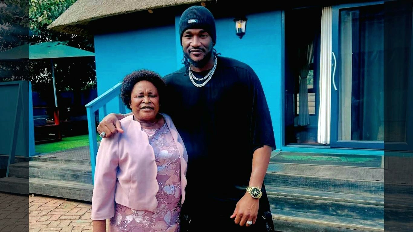 Wicknell Chivayo Gifts Jah Prayzah’s Mother Toyota Fortuner And US$20,000