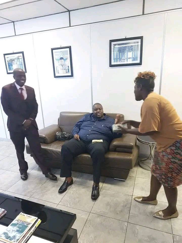 Wicknell Chivayo giving away cash